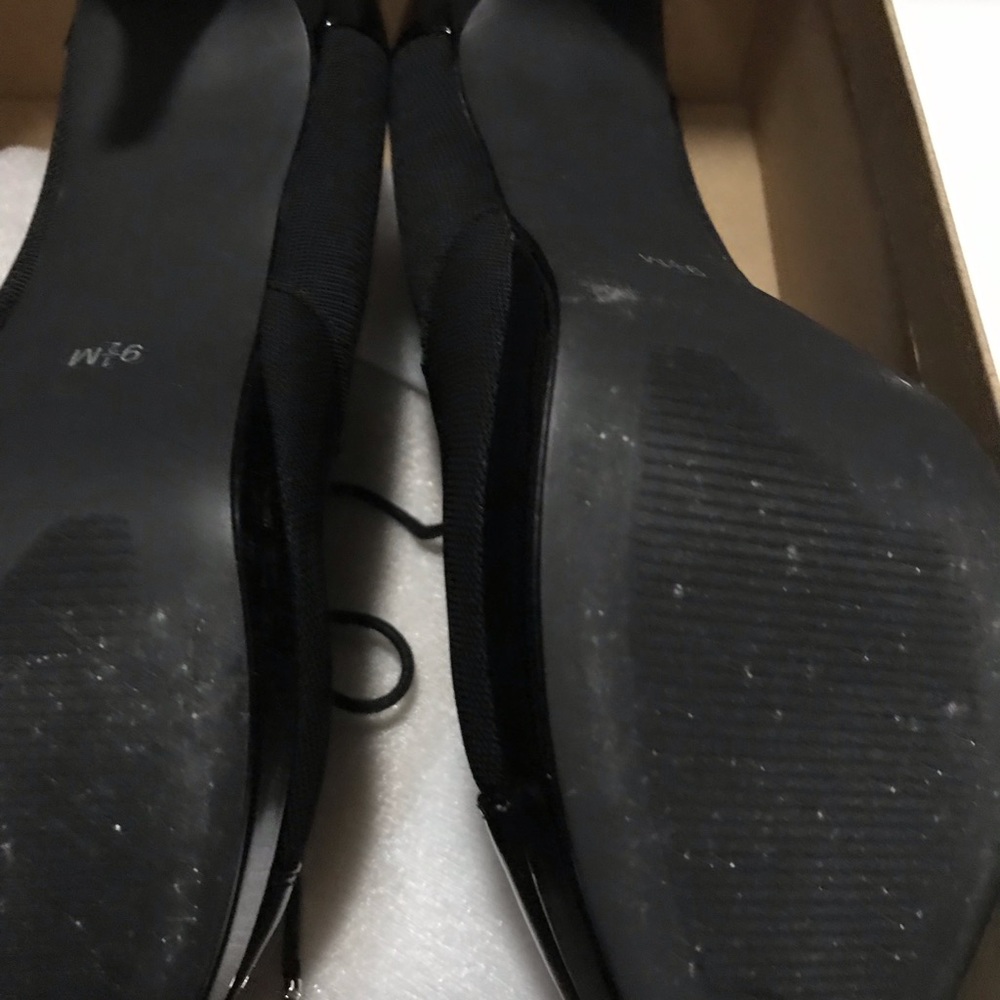 Shoes - Picture 4 of 8